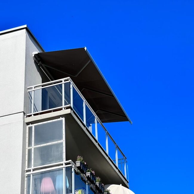 Żaluzje aluminiowe 50 mm — realizacja po montażu INTIROL