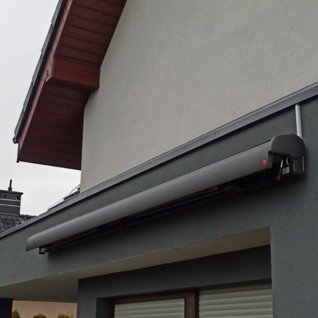 Żaluzje aluminiowe 50 mm — realizacja po montażu INTIROL