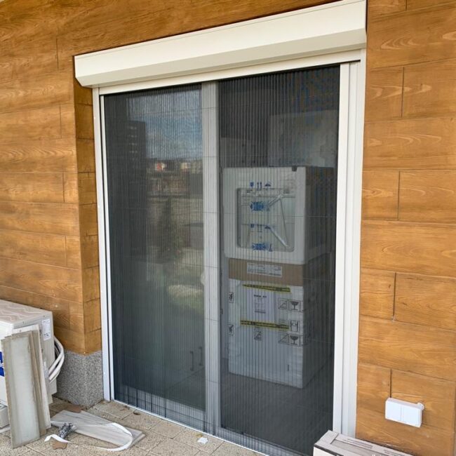 Żaluzje aluminiowe 50 mm — realizacja po montażu INTIROL