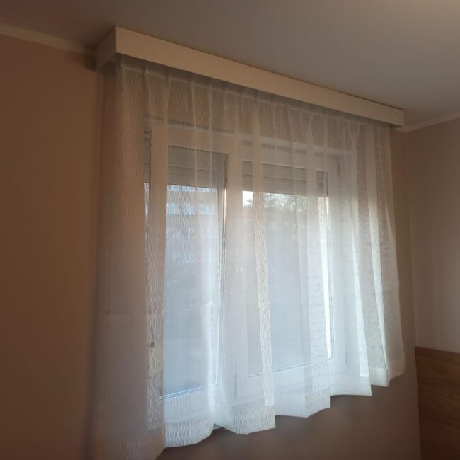 Karnisze, maskownice, firany i zasłony — realizacja po montażu INTIROL